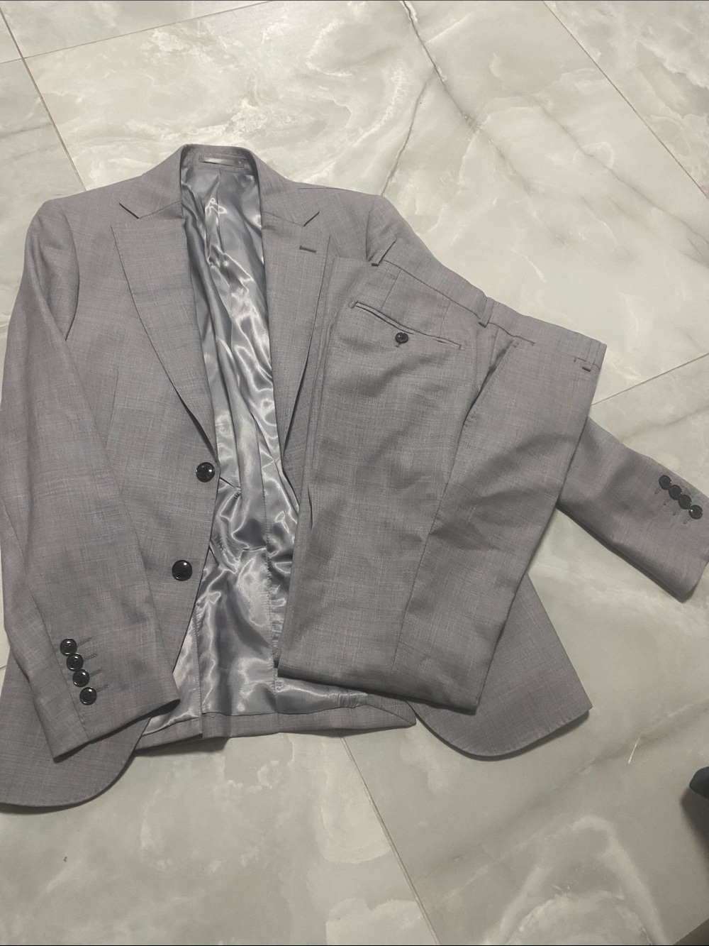 Men's Two-Piece Light Gray Suit - Smart Tailored Fit